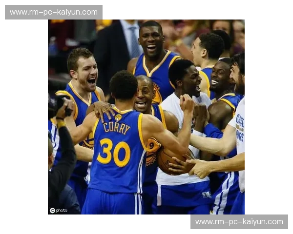 勇士王朝的黎明：2015，那支划破长空的金色闪电